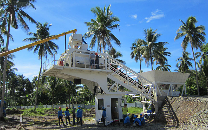 This is a picture of our small portable concrete plant YHZS25 in the phipplines.
