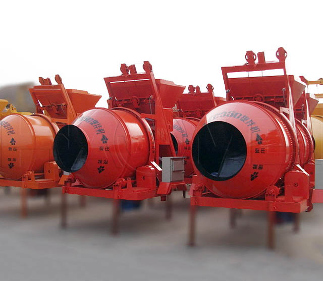 portable concrete mixer